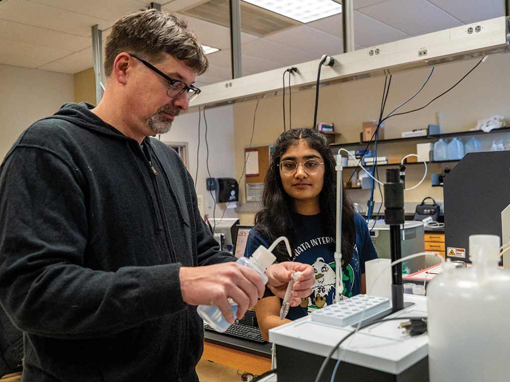 Ryan Mathur ’96 and Kiran Patil ’24 use their lab’s IC PMS Multicollector