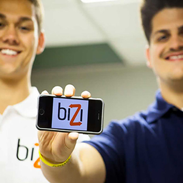 Huff and Bargo showing their mobile application, Bizi