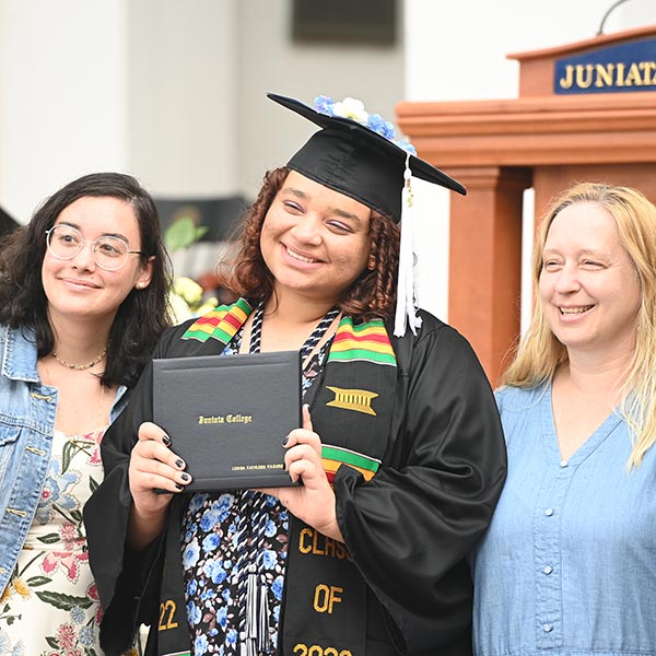 commencement 2022 photo
