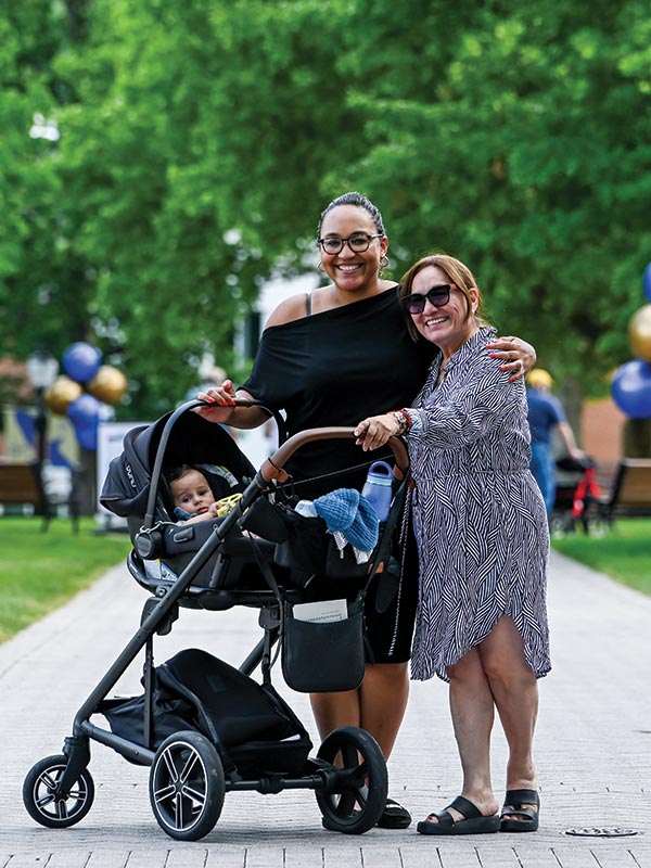 photo of alumni weekend guests on the quad