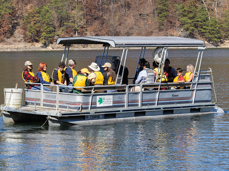 photo of boat tour on Raystown Lake