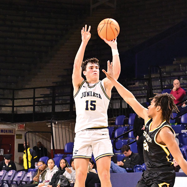 photo of Ty Kocak ’27 playing basketball