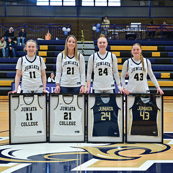 photo of senior class womens basketball players