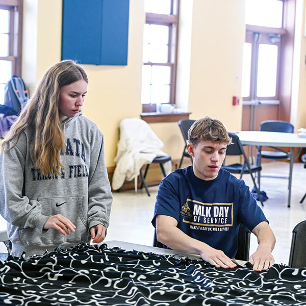 photo of students volunteering