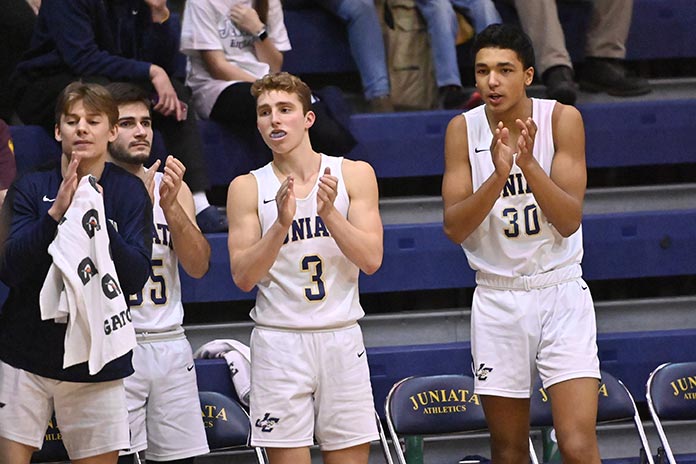 photo of mens basketball team