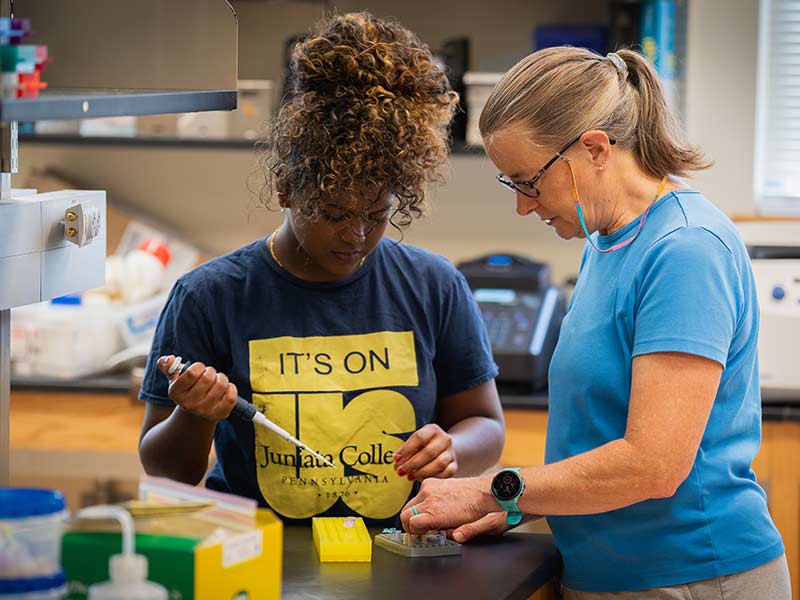 image of student working closely with a professor in the biology lab