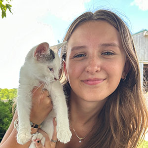 portrait of Samantha King '28